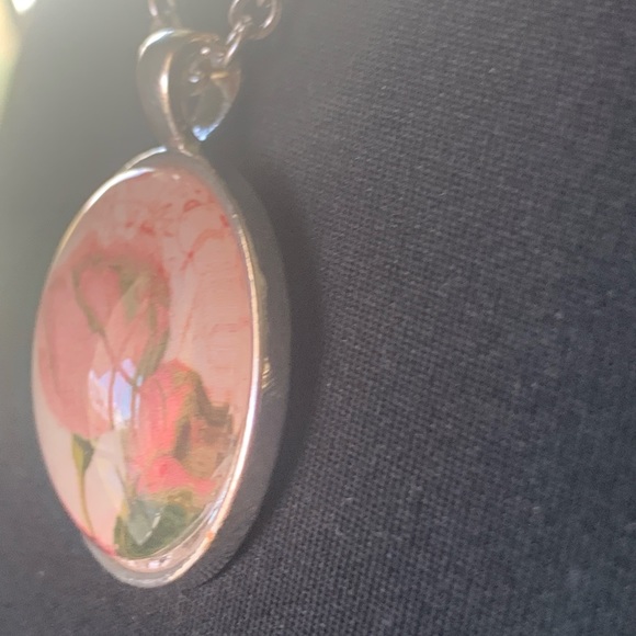 Necklace rose bud glass round pendant charm - Picture 3 of 7